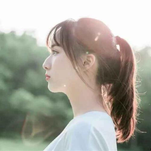 网红吃瓜聊天背景图女人,揭秘女性话题的热议焦点 第2张 网红吃瓜聊天背景图女人,揭秘女性话题的热议焦点 第2张